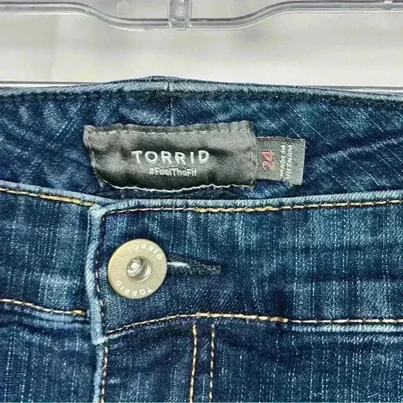 Torrid Bermuda Jean shorts size 24 - Picture 3 of 4